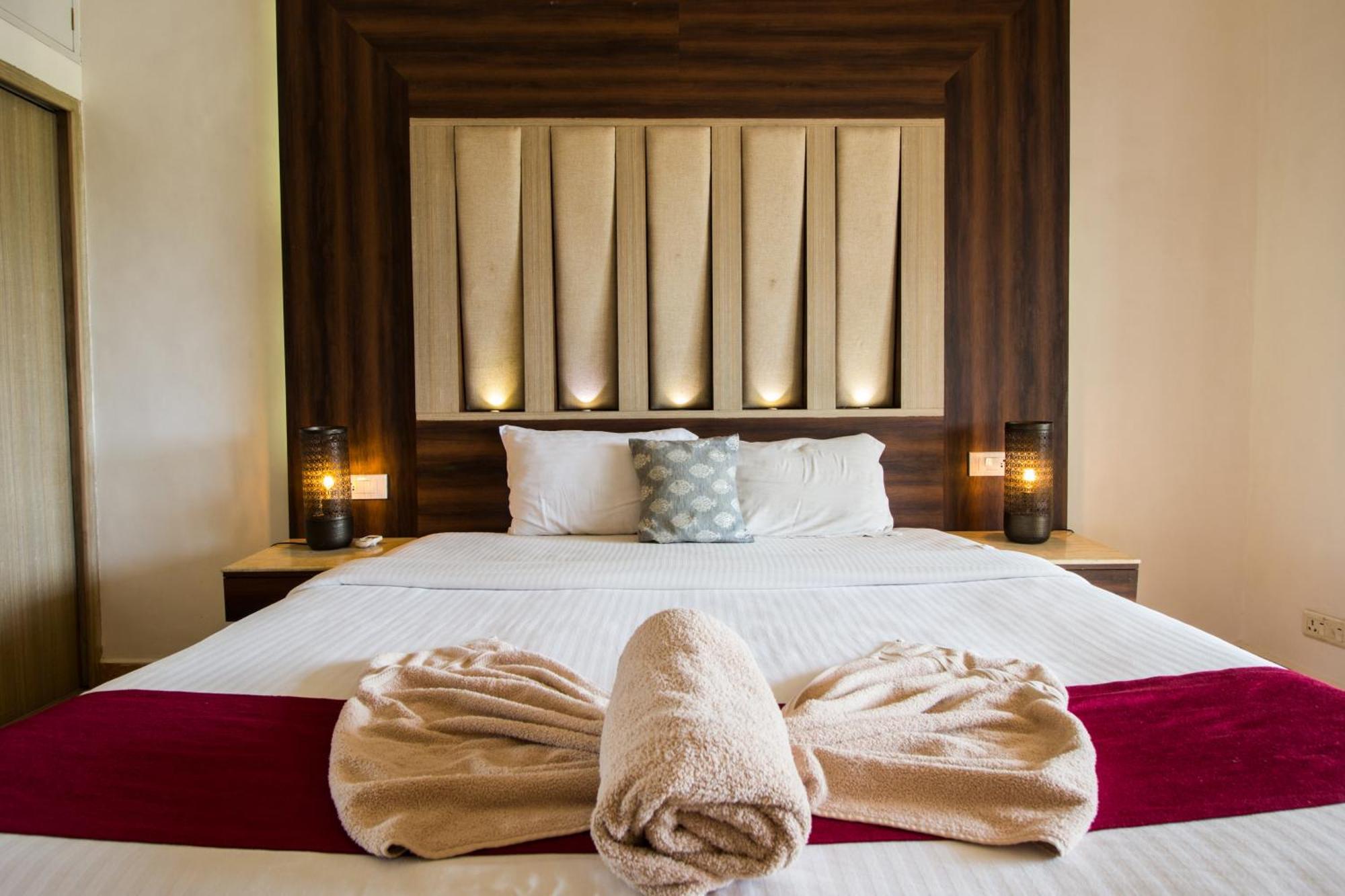 Shikara Beach Resort Кавелоссим Экстерьер фото