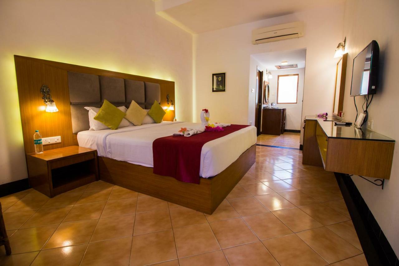 Shikara Beach Resort Кавелоссим Экстерьер фото